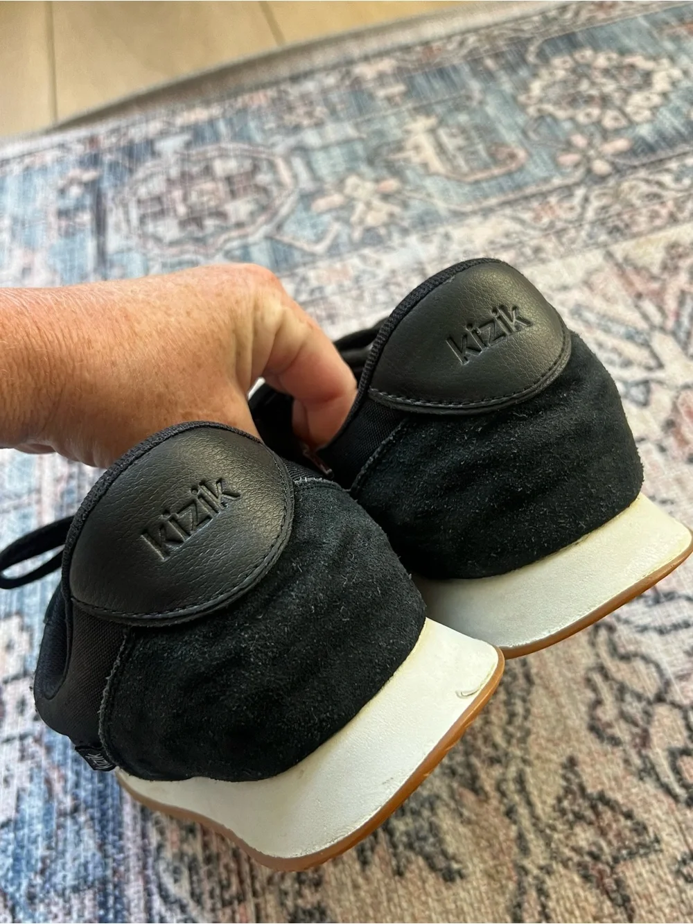 Kizik Milan Black and White Suede Hands-Free Sneakers Unisex Size 11.5 Women’s